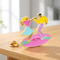 Broche en émail artisanale mignonne, thème Halloween, motif couple de danseurs, badge métallique pour collection personnelle, vêtements et événements