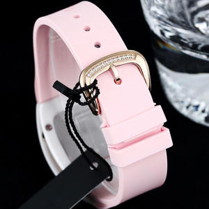 Montre en céramique en forme de baril avec lunette sertie de diamants, cadran macaron, verre saphir et bracelet en caoutchouc blanc pour une élégance quotidienne - Product Image 6