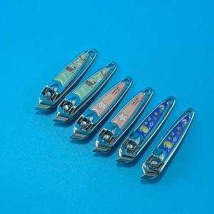 Cortauñas 118A-6, Cortauñas Domésticos con Punta Inclinada, Estilo Universal, Diseño Impreso, Aptos para Hombres y Mujeres, 2 Yuanes - Product Image 1