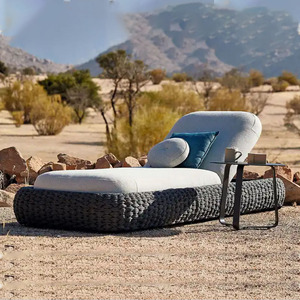 <span class=keywords><strong>Chaise</strong></span> <span class=keywords><strong>longue</strong></span> pliable d'extérieur en rotin durable avec cadre en aluminium moderne, coussin en coton et pieds coniques pour terrasse <span class=keywords><strong>de</strong></span> piscine et <span class=keywords><strong>bain</strong></span> <span class=keywords><strong>de</strong></span> <span class=keywords><strong>soleil</strong></span> - Product Image 2