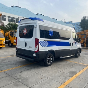 Nouvelle <span class=keywords><strong>ambulance</strong></span> de transport médical d'urgence diesel à transmission automatique EURO 6 avec transmission à 8 vitesses, véhicule de premiers secours - Product Image 2