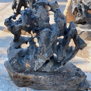 Lingbi Stone Décoration de jardin extérieur Grain de montagne Nature <span class=keywords><strong>Art</strong></span> en marbre brun noir pour pavé - Product Image 2