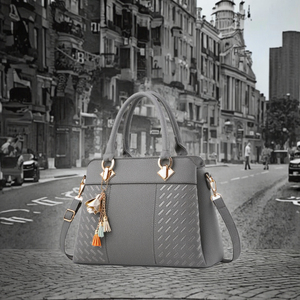 2025 Designer Fashion PU Leather Women's Crossbody Luxury Handbag with Zipper Closure and Hair Ball Decoration - Product Image 3