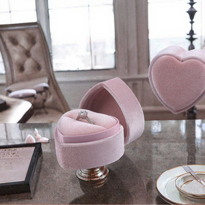 เคสใส่แหวนกำมะหยี่สีพีชสุดน่าหลงใหล - สัญลักษณ์สุดยอดแห่งความรักวัยเยาว์ - Product Image 3