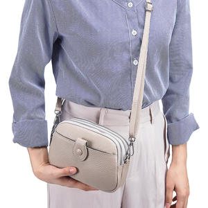 กระเป๋าหนังวัวแท้ AndoBag รุ่นใหม่ แฟชั่นกระเป๋าสะพายข้างสำหรับผู้หญิง สาวๆ ความจุเยอะ กระเป๋าสะพายไหล่ทรงสี่เหลี่ยมเล็กใส่โทรศัพท์ รุ่น 9995 - Product Image 2