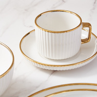 Service de table en porcelaine rayée gaufrée de luxe, 32 pièces, bord doré, vaisselle en céramique blanche, assiettes, bols, tasses, soucoupes pour la maison et l'hôtel