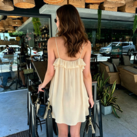 Robe mini en mousseline translucide respirante et écologique pour femme, à fines bretelles, coupe ample et fluide, avec volants et fronces, idéale pour les vacances à la plage