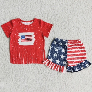Camiseta roja con manchas blancas, pantalones cortos para seis personas con raya roja y estrella blanca - Product Image 5