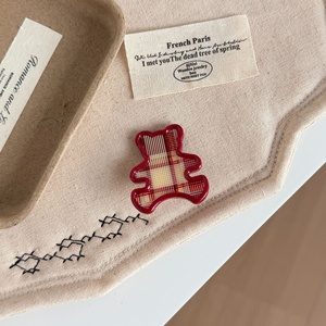 Nuevo Pasador de Pelo Rojo Estilo Dulce para Niñas, Diseño de Animales a Cuadros Rojo Beige, Pinza de Pelo de Plástico con Forma de Corazón y Flor - Product Image 4