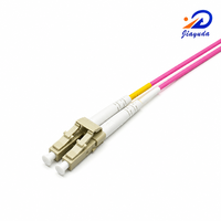 Cordon de brassage fibre optique multimode Elite LC Duplex OM4 Erika Violet 50/125µm 100G à large bande passante pour centre de données