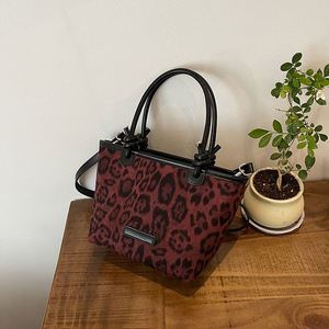 Bolso de Hombro de Gran Capacidad a la Moda para Mujer. Textura con Patrón de Leopardo. Se Puede Transportar a Mano o Llevar Cruzado al Hombro.8003 - Product Image 5