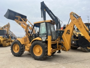 Chargeuse-pelleteuse JCB 4CX/3CX d'occasion à bas prix, vente de matériel d'occasion, 7000 kg, moteur en bon état, certifiée CE - Product Image 2