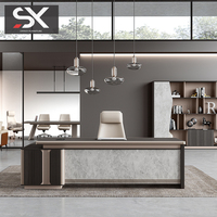 Bureau de style moderne et simple Vente directe de l'usine Bureau de direction incurvé de conception italienne Table de bureau modulaire Panneau de bois Pied en acier