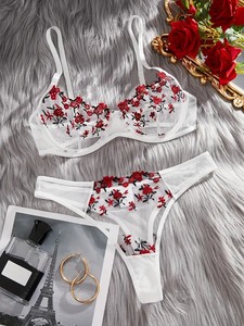 Ensemble de lingerie sexy Salaar en polyester 2 pièces, sous-vêtements en dentelle et résille, string, vêtements de nuit avec design ajouré et respirant pour femmes - Product Image 5