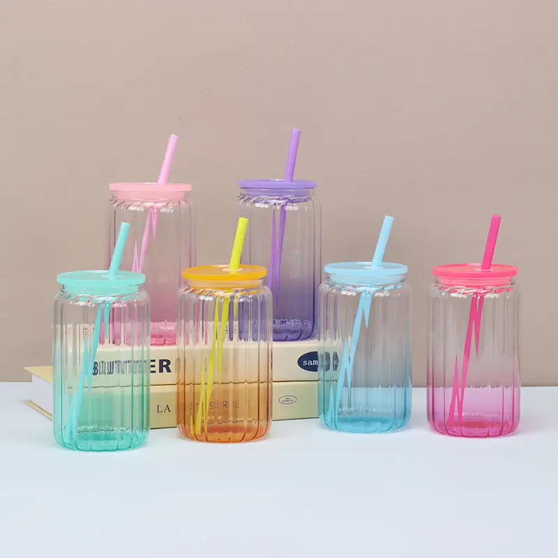 Hangende farbige Gläser Mason-Becher Mason-Glas Trinkwasserflasche 16 Unzen thermischer Sublimationsglasbecher mit Kunststoffdeckel und Strohhalm