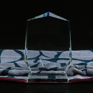 Danh <span class=keywords><strong>d</strong></span>ự của pha lê trong suốt trống pha lê lá chắn Trophy tùy chỉnh 3D khắc logo pha lê mảng bám Trophy giải thưởng cho lưu niệm - Product Image 1