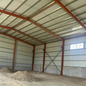 Structure en acier Q355 <span class=keywords><strong>de</strong></span> calibre lourd pour bâtiments, services <span class=keywords><strong>de</strong></span> découpe et <span class=keywords><strong>de</strong></span> pliage, entrepôt préfabriqué, atelier - Product Image 1