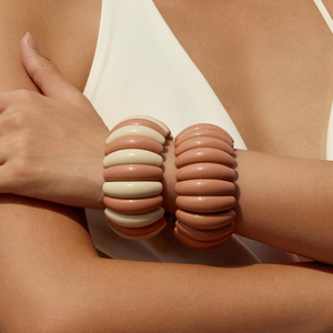 Bracciale Bohemien in Acrilico Elastico da Donna, Design Largo e Voluminoso, Vestibilità Elastica, Braccialetto Colorato Impilabile per Festival e Uso Quotidiano - Product Image 1