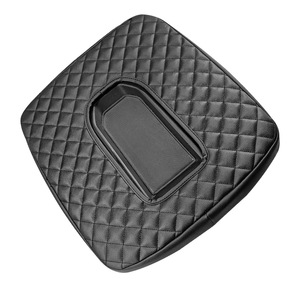 Funda para Reposabrazos de Chevrolet Silverado, Negra, de Cuero PU con Patrón de Rejilla, Tapete de Almacenamiento Central, 19-23 - Product Image 3