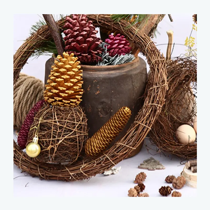 Wholesale natural grapevine rattan wreaths ring circle rattan dried willow Christmas wreath for festive shop window door hanging