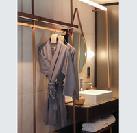 Villa de villégiature Hôtels Suites à louer Étagère multifonctionnelle Armoire ouverte Dressing Rails Colonne Placards modulaires en laiton