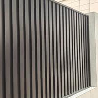 Panneau de clôture en aluminium moderne avec persiennes pour l'intimité |   Revêtement en poudre noir mat |   Hauteur de 6 pieds |   Écologique |   Logo personnalisé |