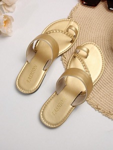 Sandales plates à brides croisées tressées avec anneau d'orteil, à enfiler, à bout ouvert, pour l'été, la plage et le quotidien - Product Image 5