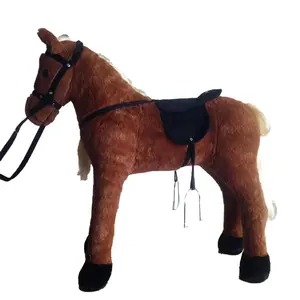 Felpa rellena hecha a medida, caballo de simulación de pie, animal de pastizal con engranaje, silla de montar, pedal con música, 75 cm