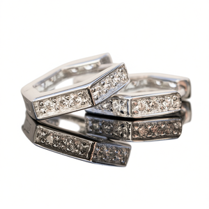 E3474 Anello in Oro Bianco con Diamanti Taglio Baguette, Gioiello Classico Unisex di Alta Qualità - Product Image 1