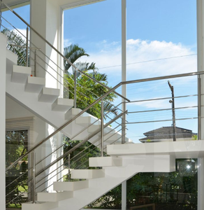 Sistema di ringhiera in acciaio inossidabile con scala interna personalizzata con corrimano 304 con traversa di protezione - Product Image 1