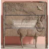Commode en bois de style rustique américain avec motif de feuilles d'élan, armoire de style antique français vieilli, décorative avec relief floral d'oiseaux