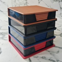 Ensemble de sous-verres carrés en cuir PU avec logo personnalisé ensemble de napperons isolés avec boîte de rangement pour l'approvisionnement domestique