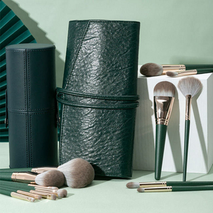 ชุดแปรงแต่งหน้าแบบพรีเมี่ยมพร้อมขนแปรงอ่อนนุ่มสำหรับการใช้งานระดับมืออาชีพ | เหมาะสำหรับหน้ากากงานปาร์ตี้อุปกรณ์เสริมที่ใกล้ชิด - Product Image 4