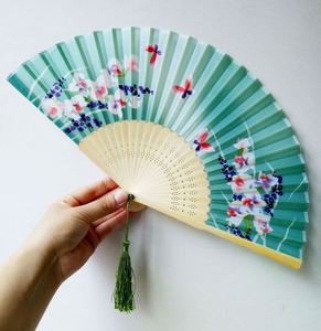 Éventail féminin de style japonais, série fleurs papillon, en papier de bambou écologique, décorations sculptées et peintes, souvenir portable - Product Image 1