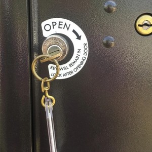Buzón de Correo Metálico Moderno y Duradero con Recubrimiento en Polvo CBU, 4 Compartimentos para Paquetes, Montaje en Pedestal, Uso en Oficinas de Correos, <span class=keywords><strong>ORPHEUS</strong></span> OR-MB-US-P4 - Product Image 6