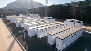 JD Energy EBlock-250 INTELLIGENTER ENERGIEBLOCK 125kW+250kWh Lithium-Ionen Flüssigkeitskühlung Industrieller Solar-Hybrid-Energiespeicher - Product Image 3