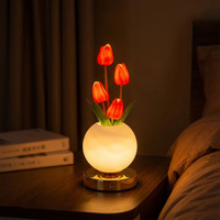 Lampe de table tactile à intensité variable en forme de tulipe, rechargeable, avec abat-jour en verre en forme de planète, style européen, veilleuse de chevet décorative, lampe de bureau florale