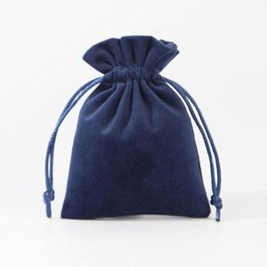 Emballage cadeau recyclable personnalisé, sac en velours satiné avec cordon de serrage, finition noire brillante pour bougies et artisanat - Product Image 4