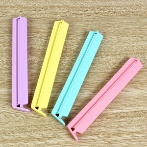 Paquete de 12 clips de plástico para sellar bolsas de comida y refrigerios, accesorios y herramientas para almacenamiento y organización en la cocina. - Product Image 3