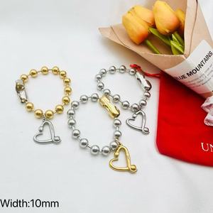 Joyería al por Mayor AB, Brazalete de Corazón para Mujer <span class=keywords><strong>Uno</strong></span> 50, Acero Inoxidable Chapado en Oro, Brazalete con Bola Grande de 10 mm y Dije de Corazón - Product Image 4