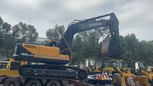 Excavatrice sur chenilles Hyundai 305LC-9T d'occasion, haute performance, poids opérationnel de 35 tonnes, moteur diesel, pompe PLC pour travaux de construction lourds - Product Image 4