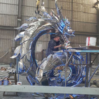 Sculpture de dragon en métal artistique à grande échelle personnalisée 304 Technique polie de parc extérieur en acier inoxydable à finition miroir