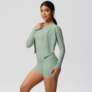 Paquete de trío de rendimiento: pantalones cortos de bolsillo de cintura alta + sujetador sin costuras | Terry francés que absorbe la humedad para yoga al rastro - Product Image 4