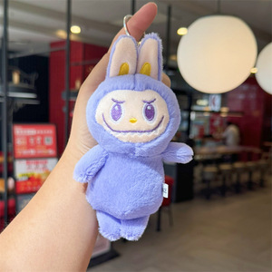 Botu en gros : Peluche Labubu mignonne, cadeaux de Noël, cadeaux pour enfants, pendentif de sac Labubu de <span class=keywords><strong>dessin</strong></span> <span class=keywords><strong>animé</strong></span>, jouet en peluche porte-clés pour machine à griffes pour poupée - Product Image 6