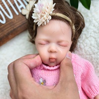 Artistique Silicone Reborn Baby Doll avec Cheveux Courts 31cm Texture de Peau Réaliste Nouveau-Né Bébé Fille Poupée Jouets