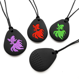 จี้ซิลิโคนรูปปลาสำหรับเด็กทารก ช่วยบรรเทาอาการคันเหงือก พร้อมเชือกคล้องคอ ปลอดสารพิษ เหมาะสำหรับเด็กออทิสติก - Product Image 3