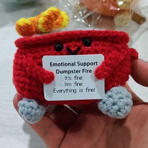 Muñeco de ganchillo hecho a mano con diseño de incendio en contenedor de basura, Muñeco de extintor de incendios navideño, Adornos de juguete tejidos con tarjeta de mensaje positivo, Decoración de escritorio para regalo - Product Image 5