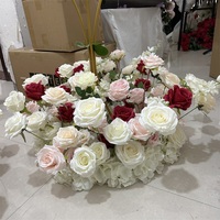 Décor floral suspendu artificiel avec fleurs rouges pour arche de mariage, centre de table et arrangement floral pour décoration de mariage