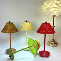 Lampe de table en rotin de style nordique créatif avec LED à luminosité réglable, veilleuse à intensité variable pour chambre et bureau - Fabricant direct