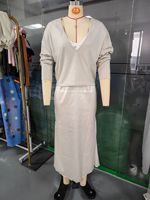 Ensemble élégant deux pièces pour femme : pull et robe longue ajustée à col en V pour l'été